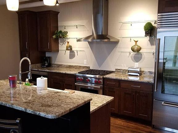 4th image of 275 S Limestone St #115