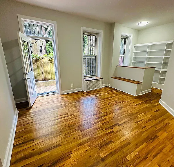 327 W 21st St #1R — Photo 5