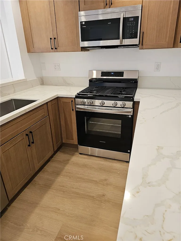 2 bed, 860 sqft, $2,600 — Photo 4