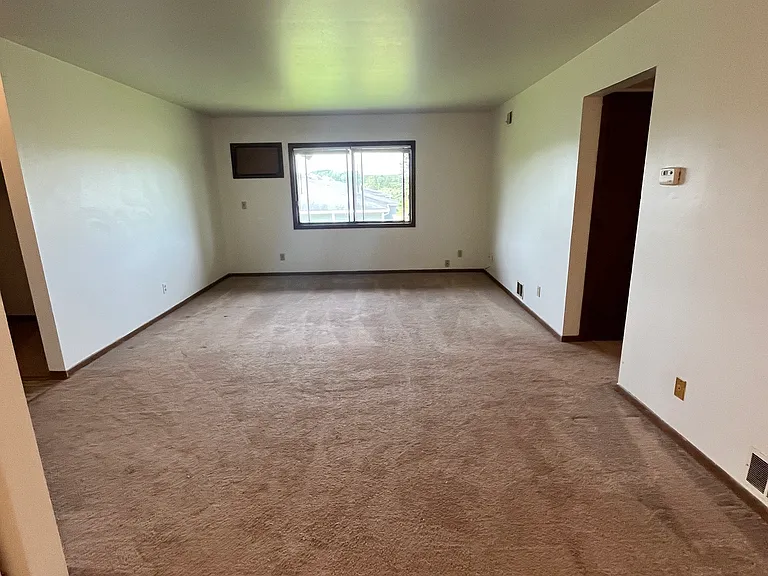 721 W Maple St — Photo 24