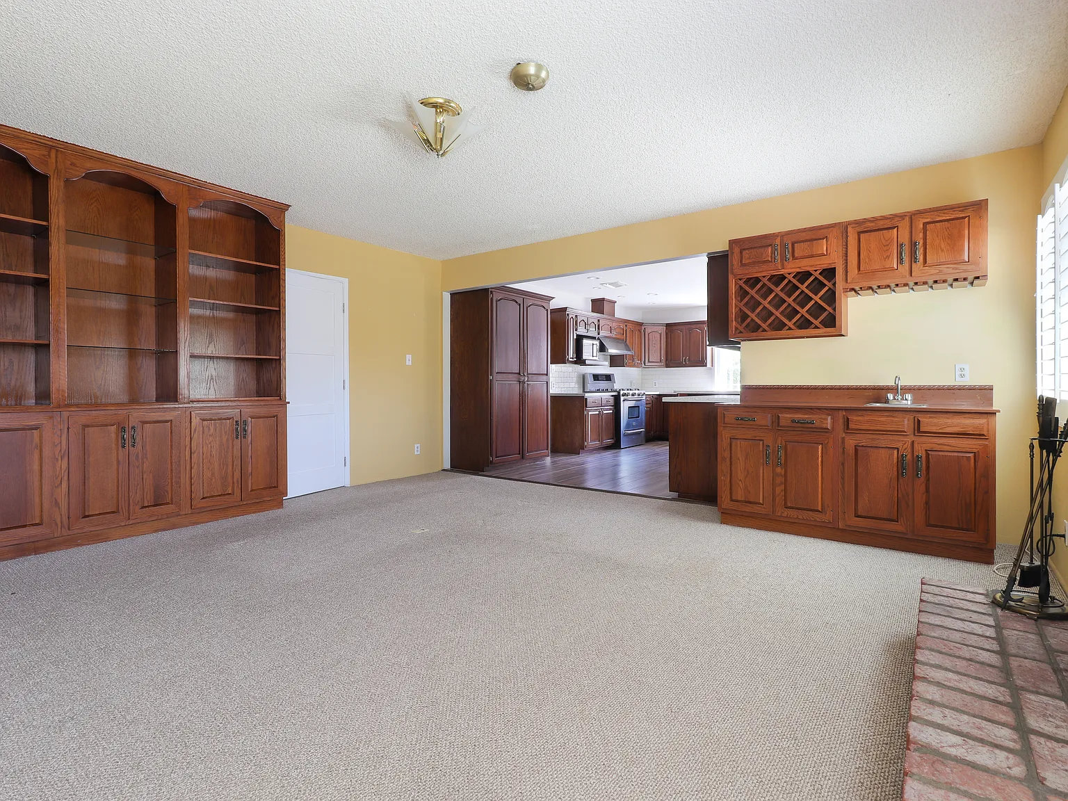 3 bed, 1929 sqft, $4,200 — Photo 3