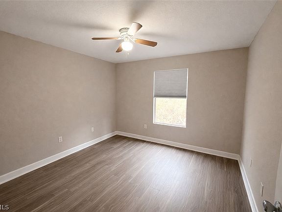 4th image of 4708 Golfview Blvd