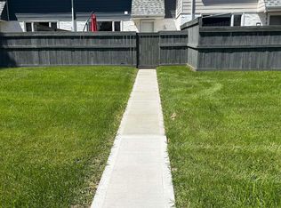 261 Callingwood Two NW, Edmonton, AB T5T1A3