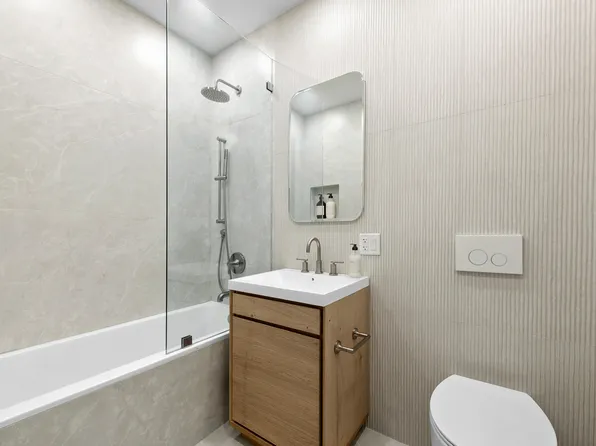 184 Hawthorne Street image 4 of 11