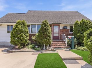 42 Larch Street, Hicksville, NY 11801