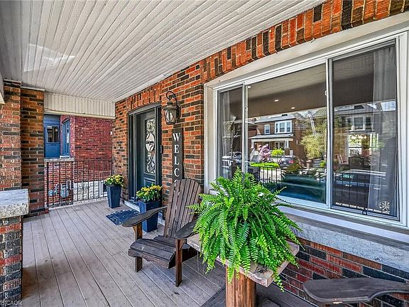 4th image of 28 Ashford Blvd