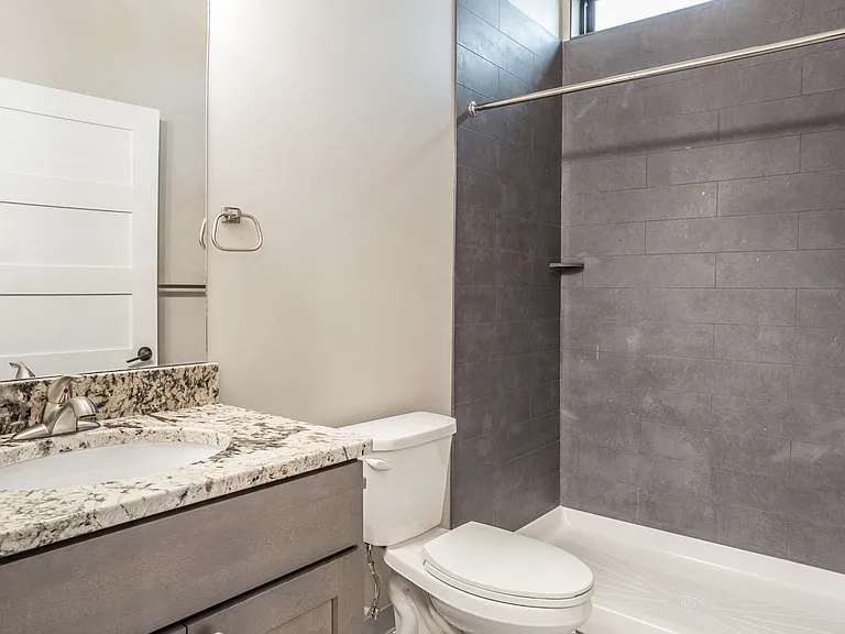 218 W Kemp Ave — Photo 6