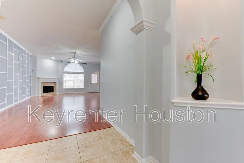 3 bed, 2.0 bath, 2148 sqft, $2,150 — Photo 3
