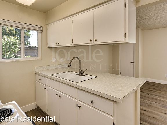 5th image of 1500 Sheridan Ave #10275203
