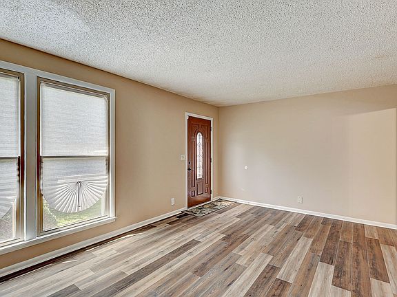 4th image of 733 Roman Dr