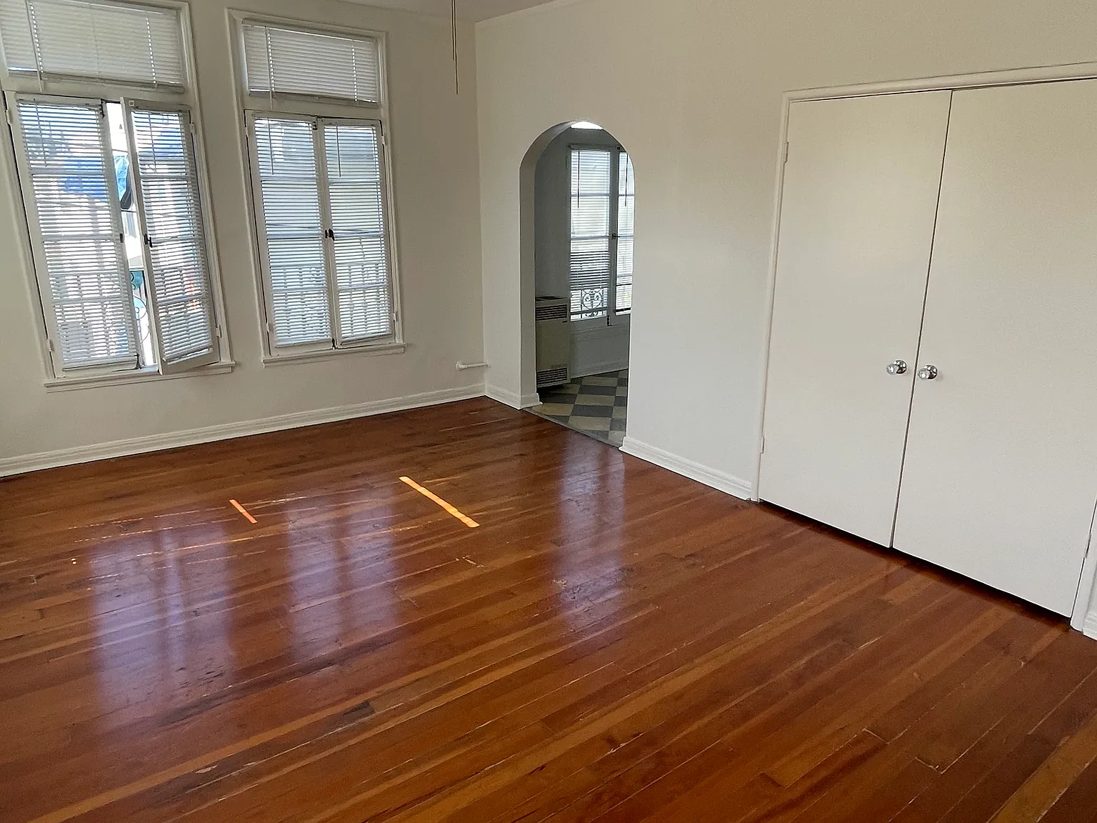 Chateau Lexington Studios and One-Bedrooms — Photo 3