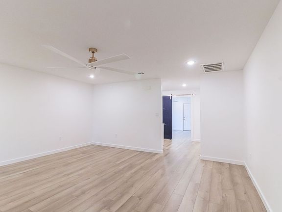 5th image of 805 E Oak Ave #4