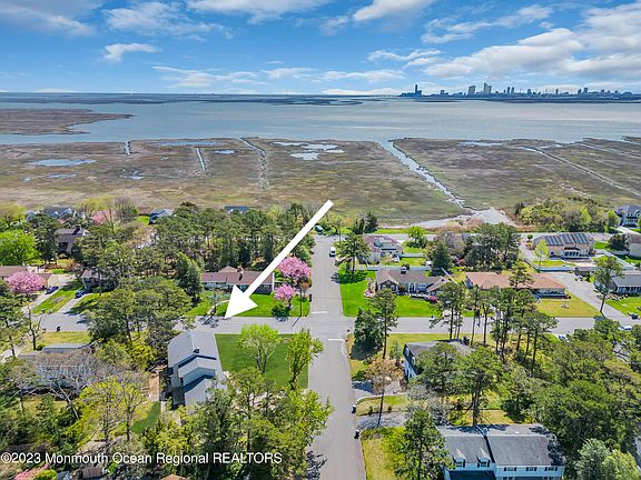 2nd image of 303 Forest Hill Drive