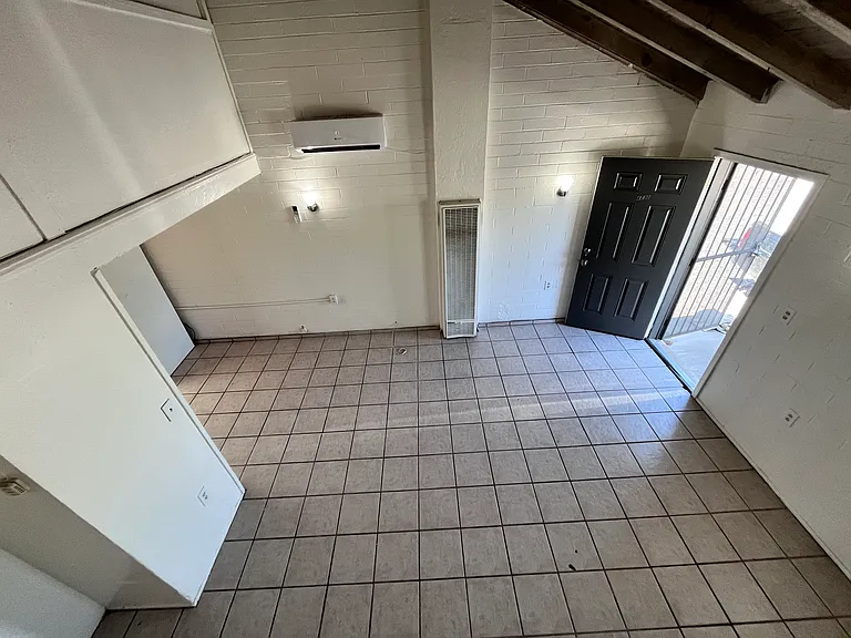 423 E 32nd St #D — Photo 13