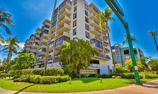 1st image of 575 Crandon Blvd APT 402