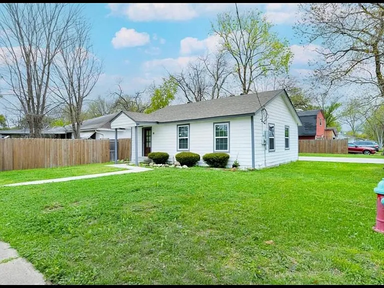 411 Harris Ave — Photo 23