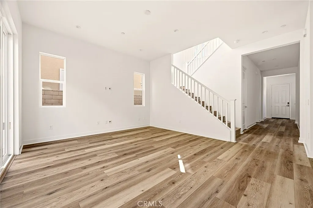4 bed, 2514 sqft, $5,200 — Photo 3