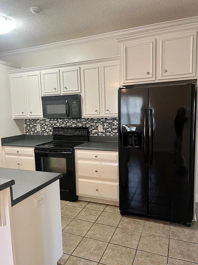 3 bed, 2.0 bath, 1680 sqft, $1,695 — Photo 2