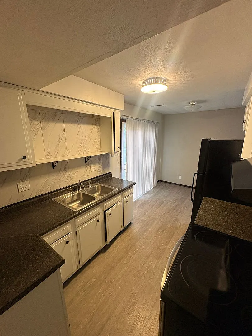 301 N Carole Ave — Photo 3