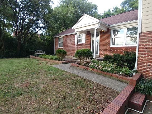 Covered entryway and flat front yard for your enjoyment