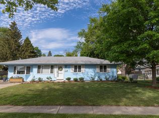 1832 Whittier Ln, Schaumburg, IL 60193