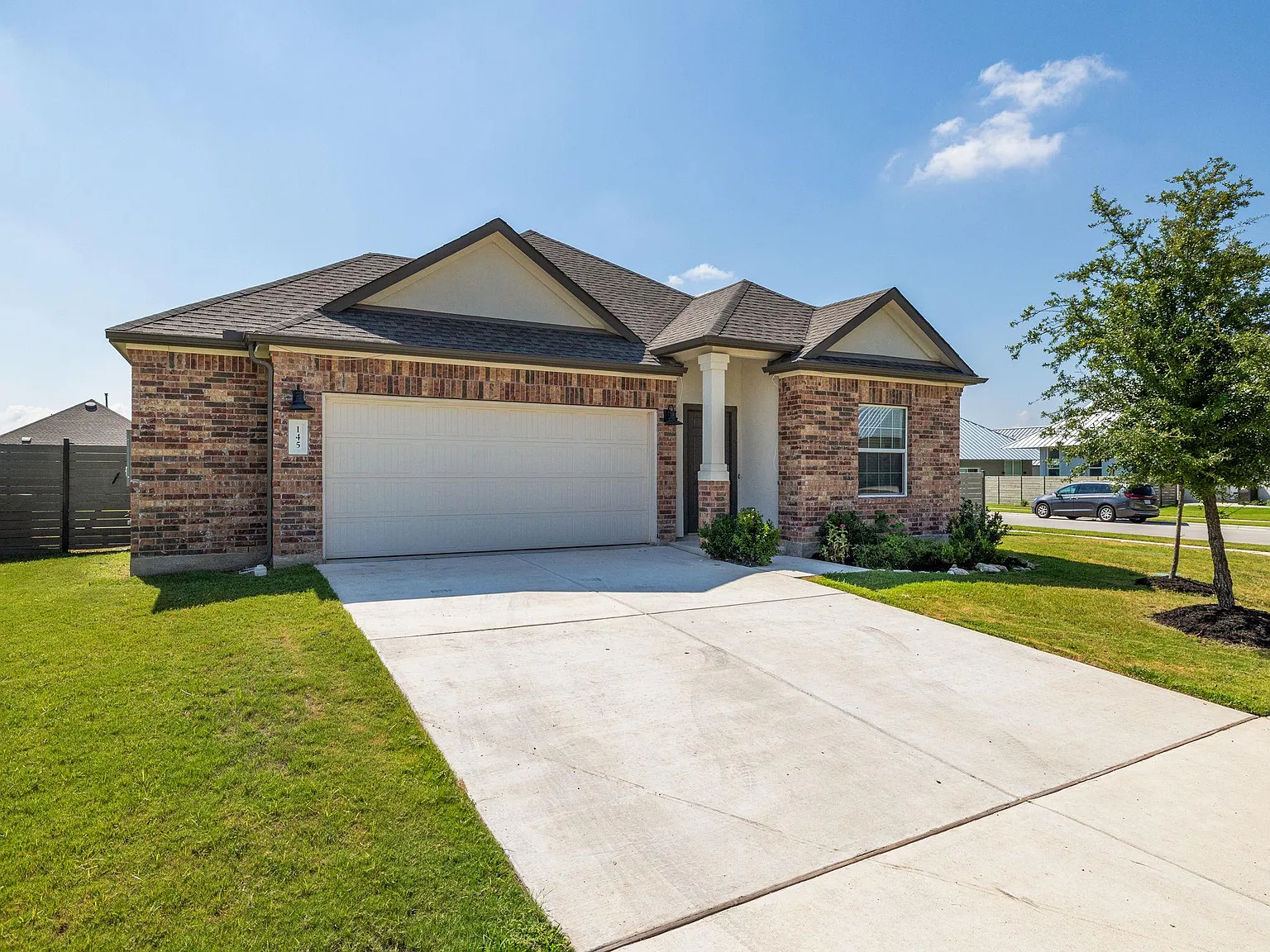 4 bed, 3.0 bath, 2037 sqft, $2,300 — Photo 2