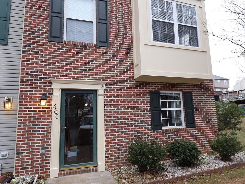 1st image of 600 Kensington Dr