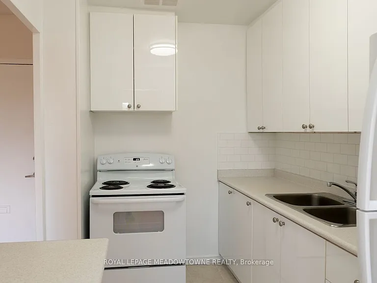 1017 Seneca Ave #408 — Photo 11