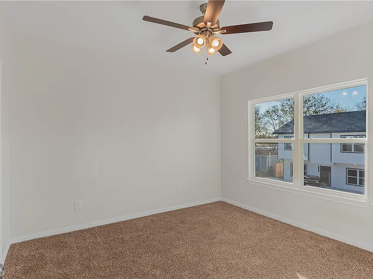 601 W 24th St #112 — Photo 13
