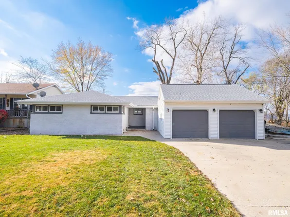 1169 Sunset Dr, East Peoria, IL 61611