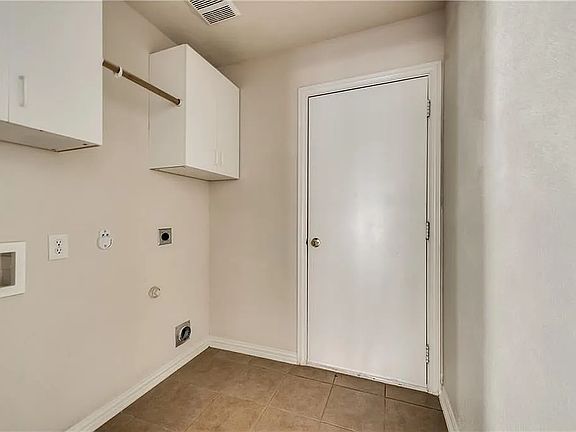 4th image of 5121 Stonecrest Dr