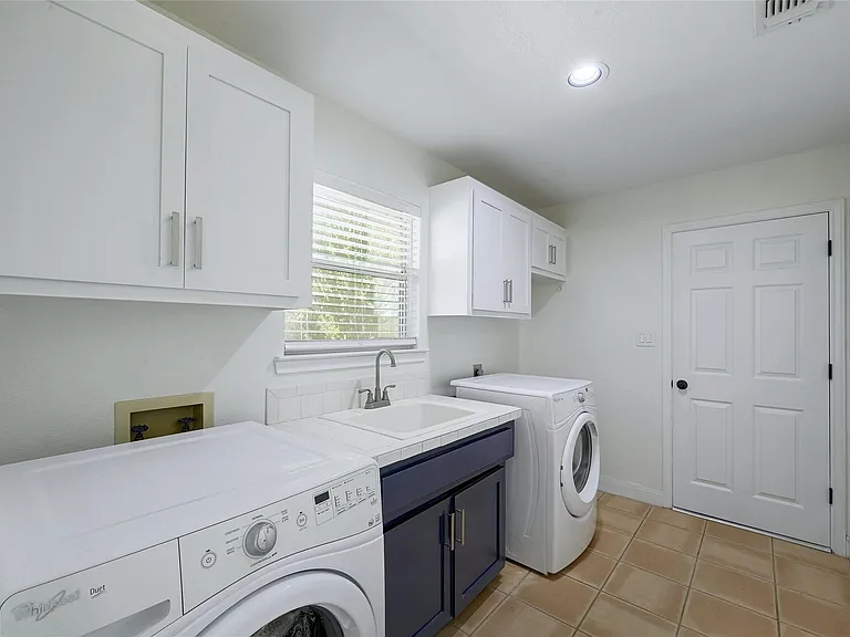410 Hi Cir W — Photo 20
