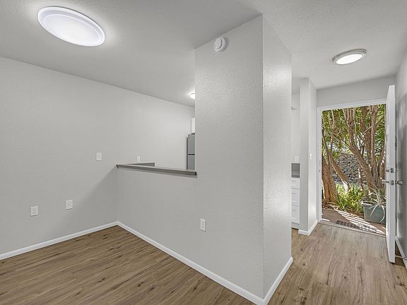 5th image of 160 Keonekai Rd APT 27-105