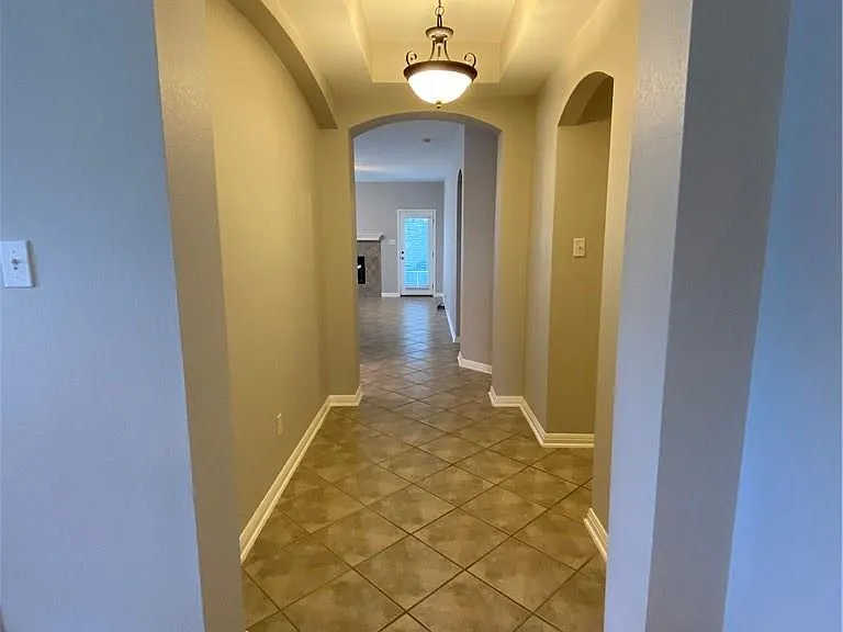1727 Fallen Leaf Ln — Photo 3