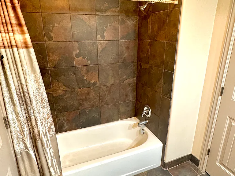 4032 E Mount Airey Dr — Photo 13