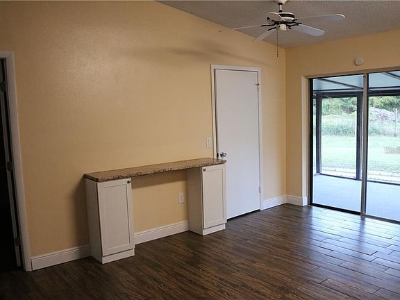 3rd image of 4024 Willow Dr