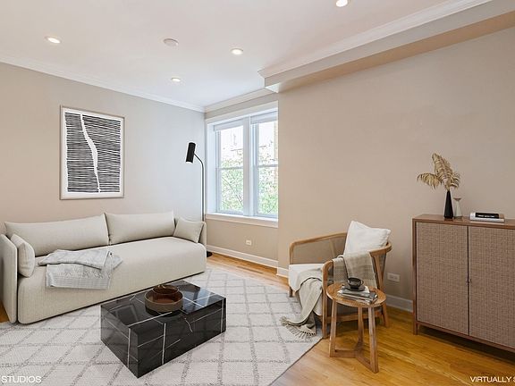2nd image of 534.5 W Belmont Ave #1N
