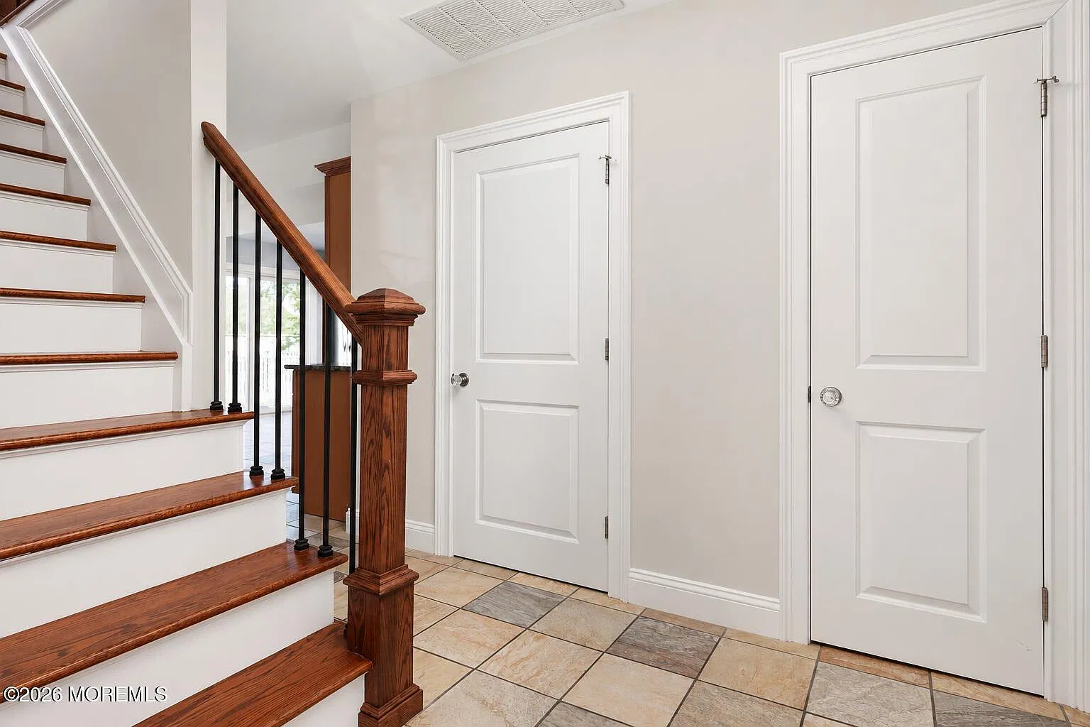 4 bed, 2.5 bath, 1960 sqft, $5,750 — Photo 3