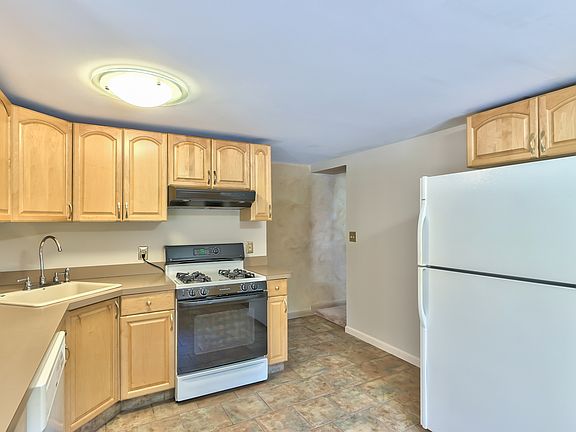2nd image of 79 Susan St