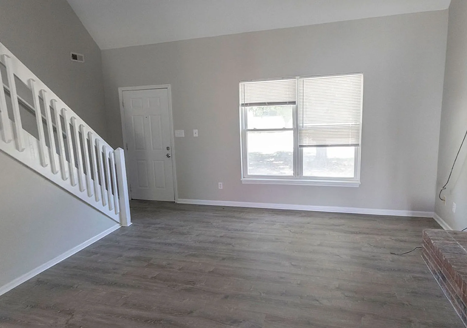 Large 3 bedroom Duplex — Photo 4