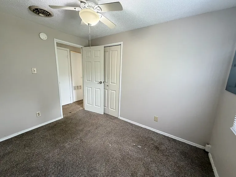 1827 Parkdale Dr — Photo 6