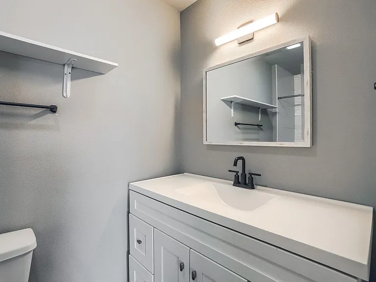 5909 Lago Vista Way #B — Photo 10