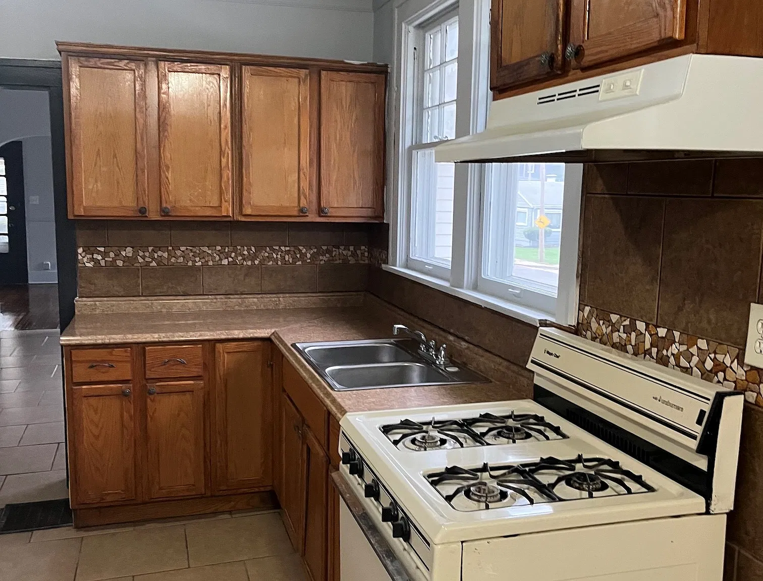 4 bed, 1200 sqft, $1,400 — Photo 3