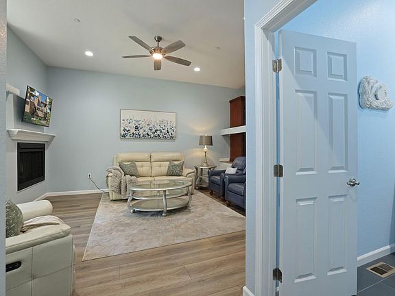 5th image of 501 Rose Ave APT 1
