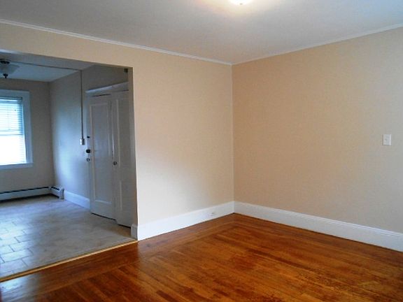 3rd image of 200 Alden Ave APT 7