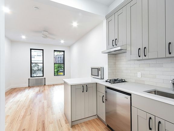 3rd image of 235 E 54th St APT 2C