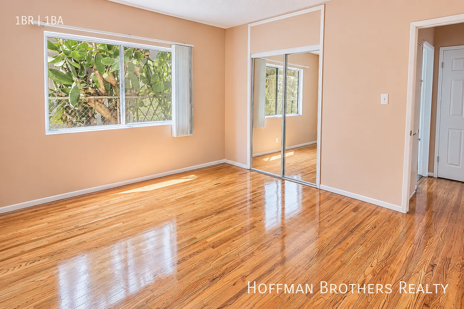 Charming 1-Bedroom With Hardwood Floors, Large Closet & Parking Included!! — Photo 4