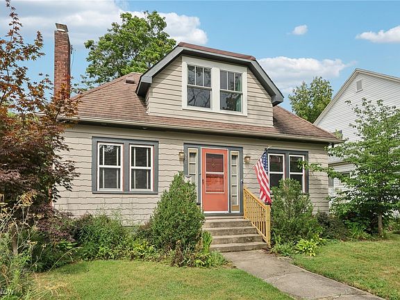 3rd image of 590 Moreley Ave