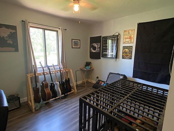 3rd image of 1129 Pacquette Ave