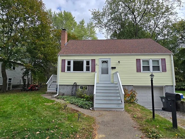 57 Maynard Rd — Photo 4